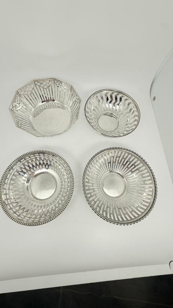 4 verzilverende bonbonschaaltjes. Merk Keltum., Antiek en Kunst, Antiek | Goud en Zilver, Zilver, Verzenden
