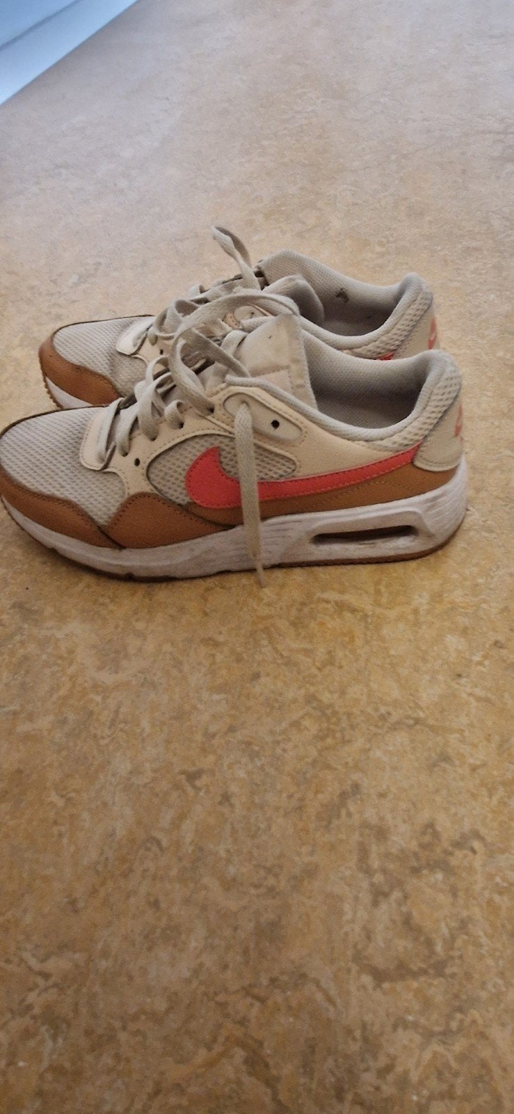 Nike Air Max sneakers - Beige/Oranje, Kleding | Dames, Schoenen, Beige, Nike, Ophalen of Verzenden, Sneakers of Gympen