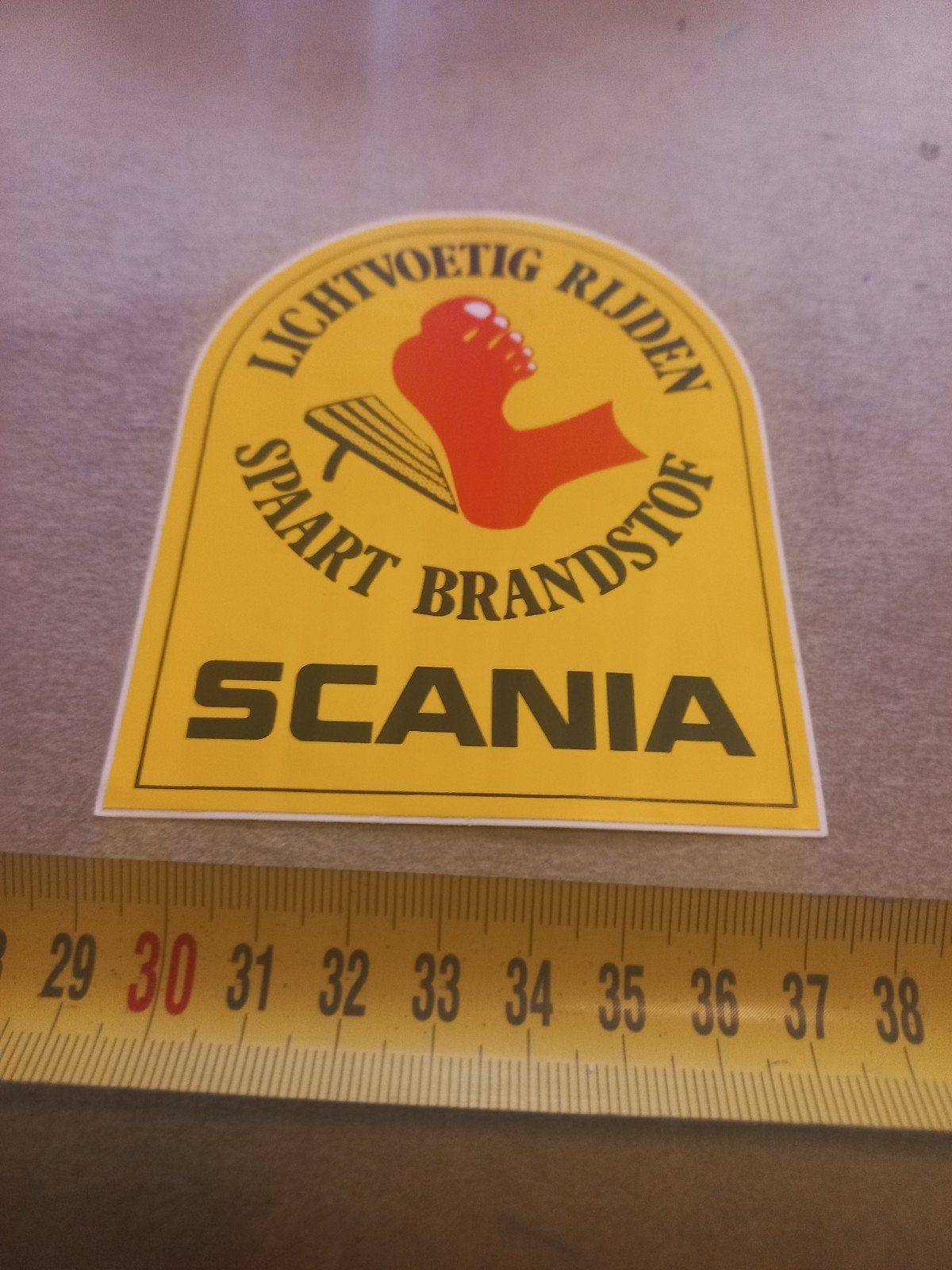 Scania 'Lichtvoetig Rijden Spaart Brandstof' Sticker, Ophalen of Verzenden