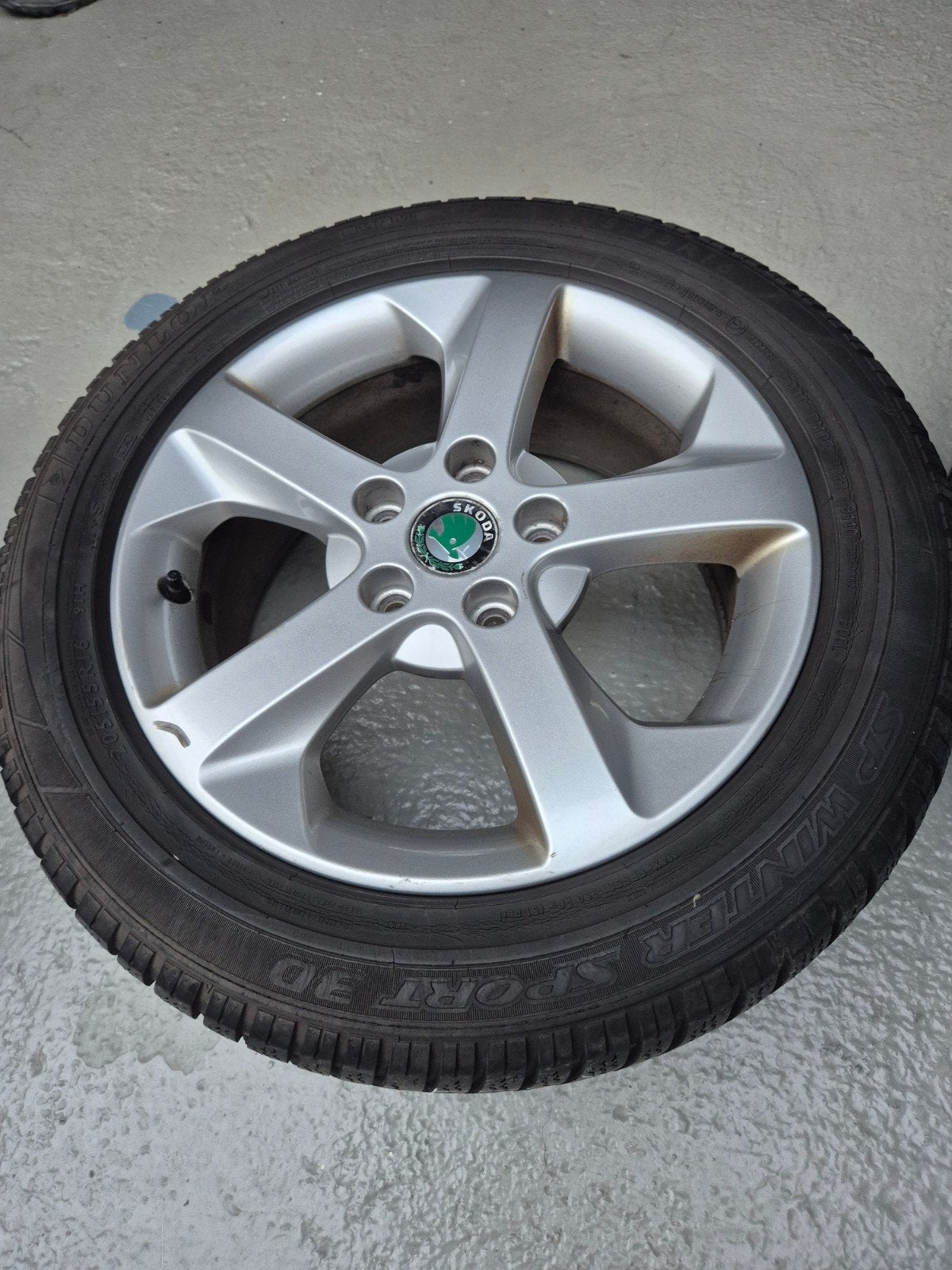 Gebruikte winterbanden op velg - Skoda Octavia 2, Auto-onderdelen, Banden en Velgen, Ophalen, Gebruikt, 16 inch, Banden en Velgen
