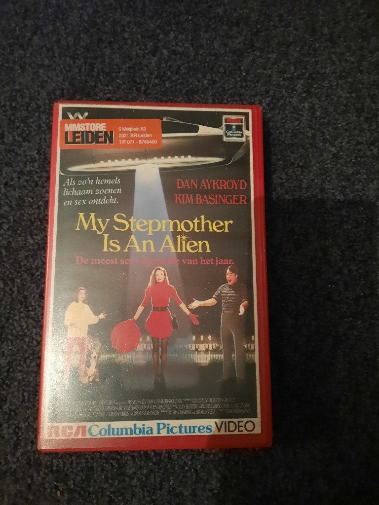 MY STEPMOTHER IS AN ALIEN! Top 80's Klassieker ExRental VHS!, Verzenden, Alle leeftijden, Ex-rental, Zo goed als nieuw