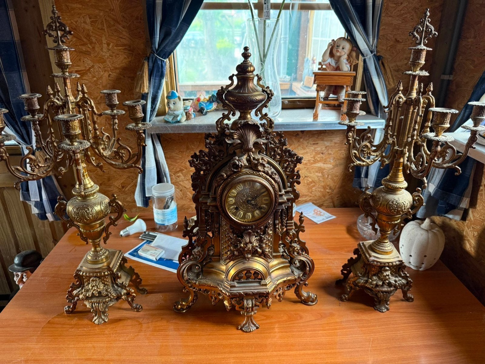 Antieke koperen klok met 3 kandelaars - Prachtig set, Antiek en Kunst, Antiek | Klokken, Ophalen of Verzenden