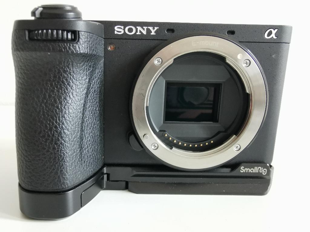 Sony A6700 α6700 ILCE6700B.CEC + SMALLRIG Basis Plaat, Ophalen, 26 Megapixel, Zo goed als nieuw, Sony