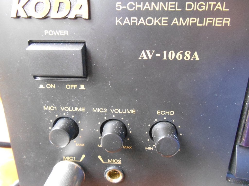 Koda AV-1068A  Digital Karaoke amplifier met microfoon., Audio, Tv en Foto, Karaoke-apparatuur, Ophalen, Zo goed als nieuw, Complete set