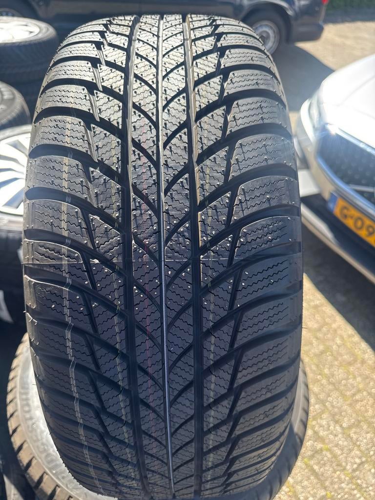 Bridgestone winterbanden met velgen 225/50R17, Ophalen, Gebruikt, Banden en Velgen, 17 inch