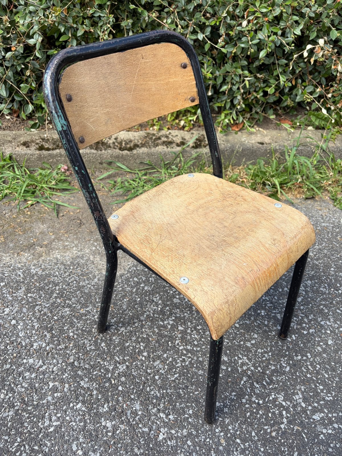 Vintage houten kinderstoel met metalen frame, Ophalen