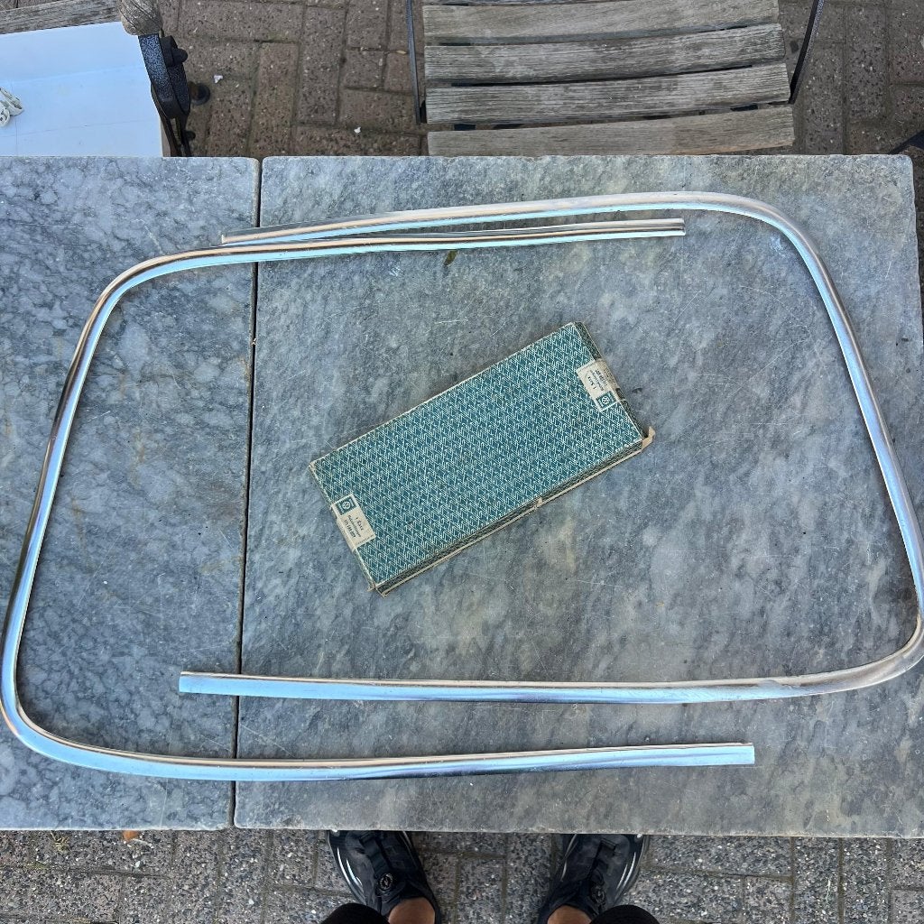 VW KG T14 66 en jongere modellen, chromen sierlijst voorruit, Ophalen of Verzenden, Gebruikt