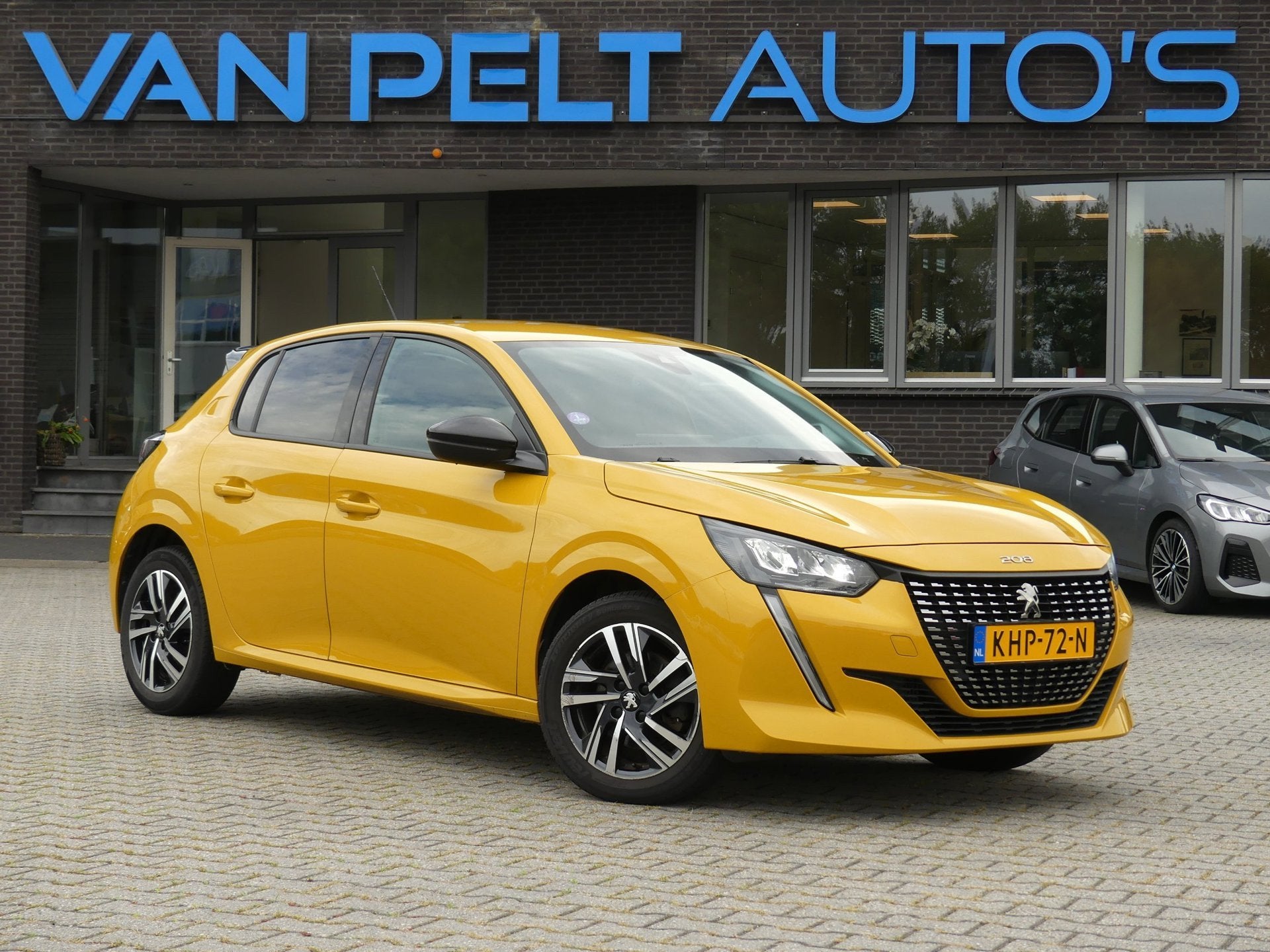 Peugeot 208 1.2 PureTech EAT-8 Allure Pack, Auto's, Dealer onderhouden, 101 pk, Gebruikt, Leder en Stof