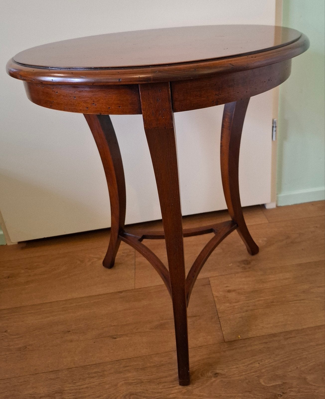 Kersenhouten bijzettafel - 65 cm hoog, 55 cm doorsnede, Ophalen
