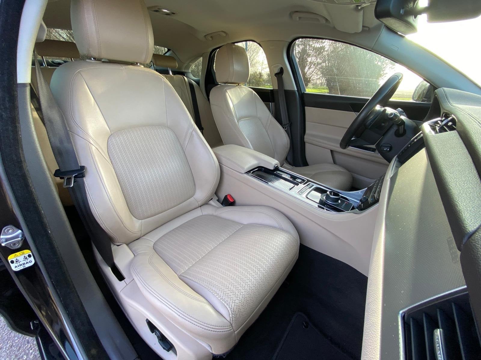 Jaguar XF 2.0 Portfolio Leder-Int NAVI CAMERA 241PK Org-NL C, Auto's, Achterwielaandrijving, Gebruikt, 4 cilinders, Zwart