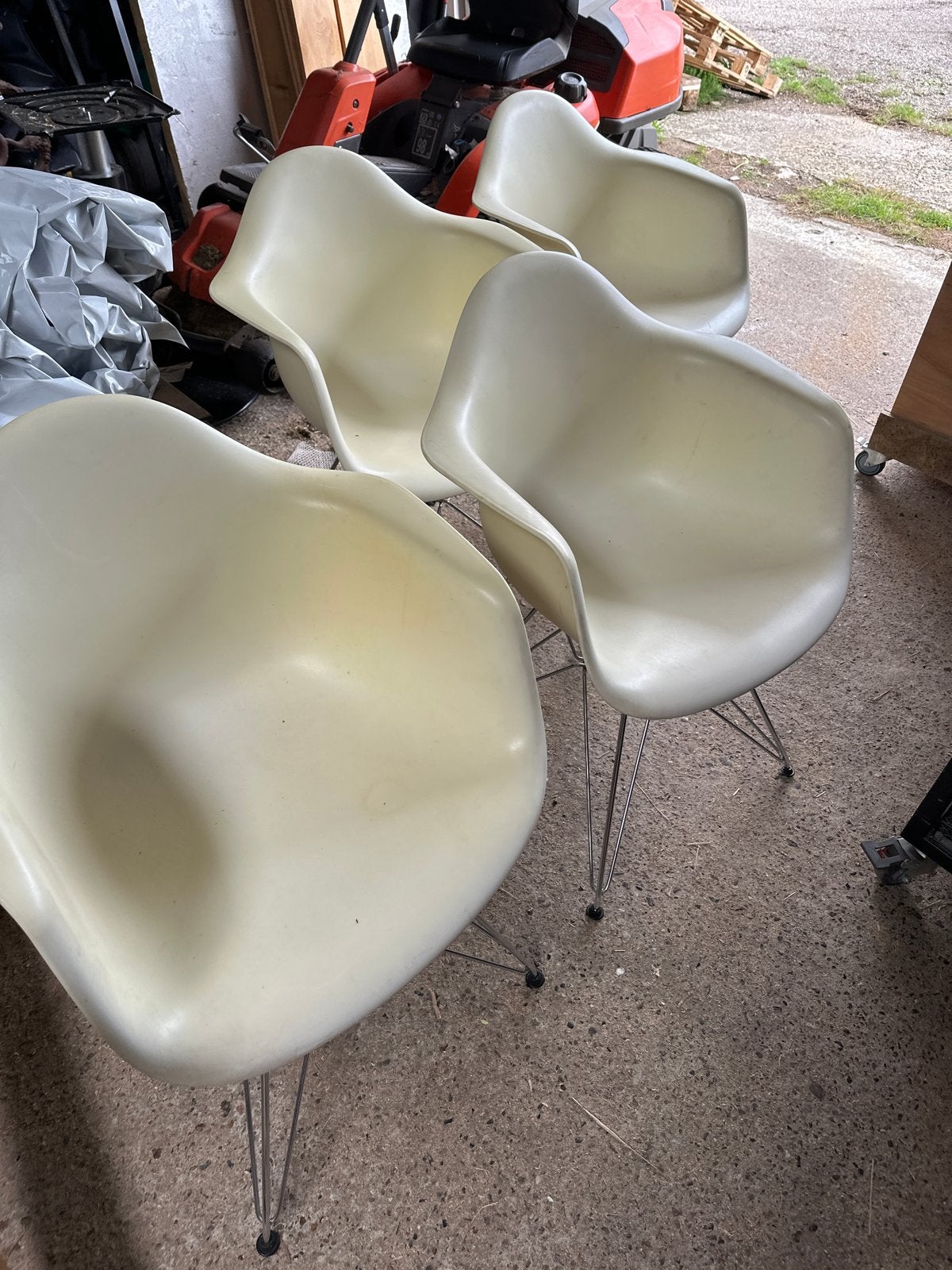 Set van 4  vitra dar stoelen, Ophalen