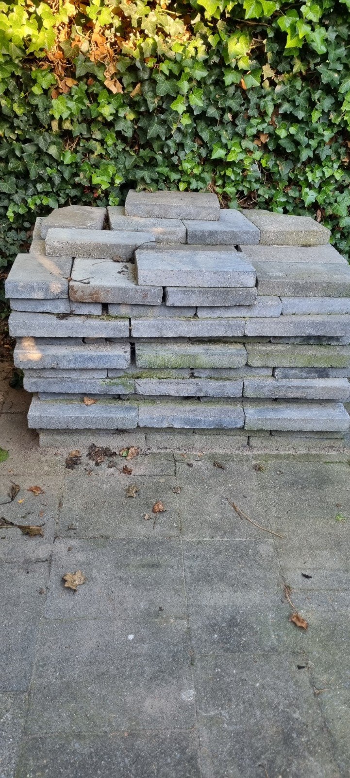Gratis af te halen: Tuintegels (kasteel) 30x40cm, Ophalen, Gebruikt, 5 tot 10 m², Beton