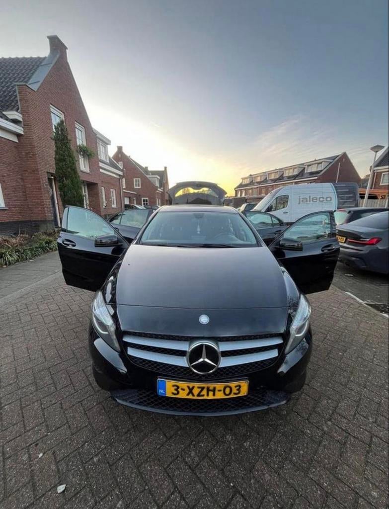 Mercedes-Benz A-Klasse A180 1.6 Blue Efficiency 2014 Zwart, Auto's, Mercedes-Benz, Voorwielaandrijving, Stof, 4 cilinders, 1200 kg