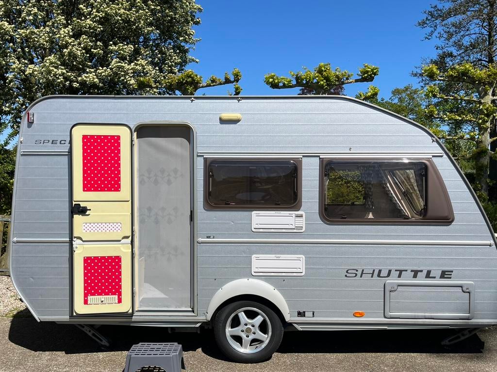 Kip Shuttle Special 41T met opklapbaar stapelbed, Kip, Particulier, Hordeur, Tot en met 4