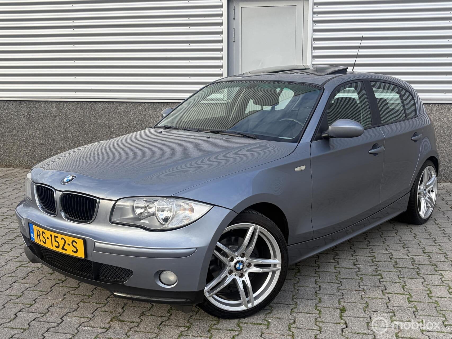 BMW 1-serie 116i Executive Schuifdak-stoelverwarming, Auto's, Gebruikt, Zwart, 4 cilinders, 635 kg