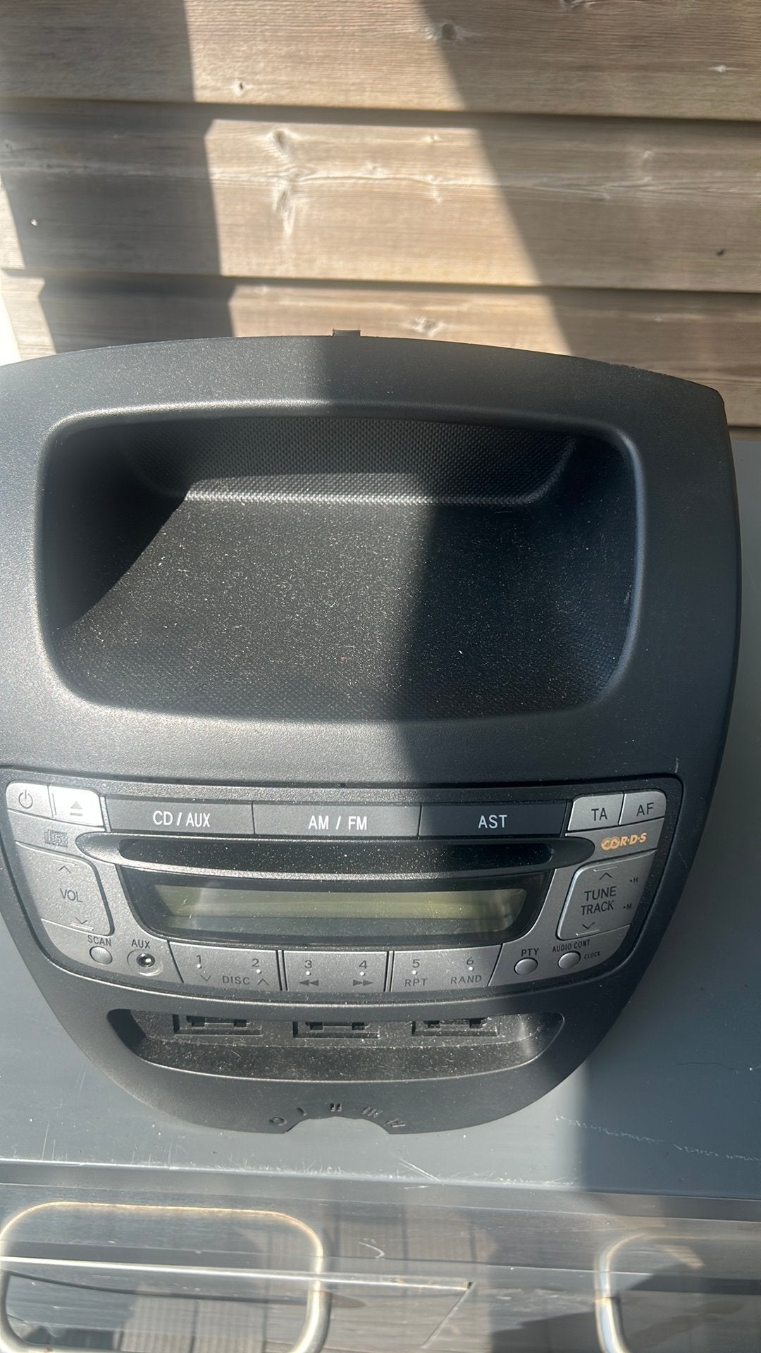 Originele autoradio afkomstig uit citroen c1, Ophalen, Zo goed als nieuw