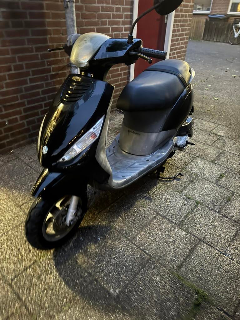 Piaggio zip brom 2005 a1 (50cc)(125cc)(180cc)(gilera), Fietsen en Brommers, Scooters | Piaggio, Ophalen of Verzenden, Zo goed als nieuw