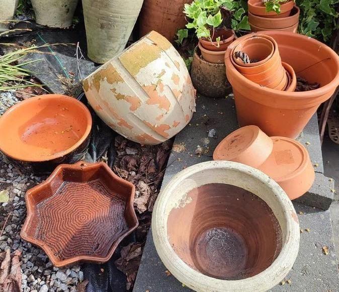 Diverse terracotta aardewerk bloempotten en schalen, Tuin en Terras, Bloempotten, Ophalen, Rond, Aardewerk, Minder dan 40 cm
