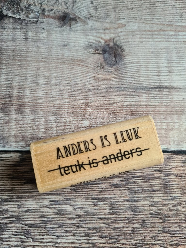 Ludiec Different Colors stempel Leuk Is Anders NIEUW, Hobby en Vrije tijd, Stempelen, Ophalen of Verzenden, Nieuw, Houten stempel