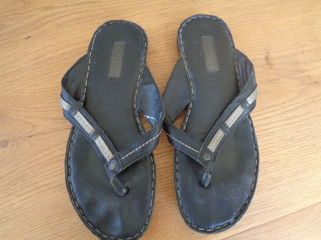 Tommy Hilfiger leren slippers:mt 40, Kleding | Dames, Slippers, Beige, Ophalen of Verzenden, Gedragen