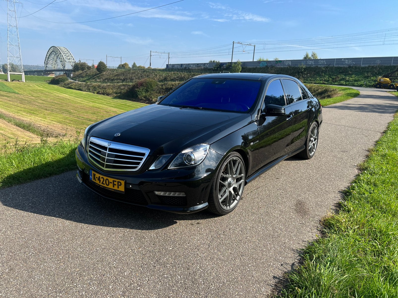 Mercedes-Benz E-Klasse E63 AMG 5.5 biturbo, Automaat, Achterwielaandrijving, Zwart, 10 km/l