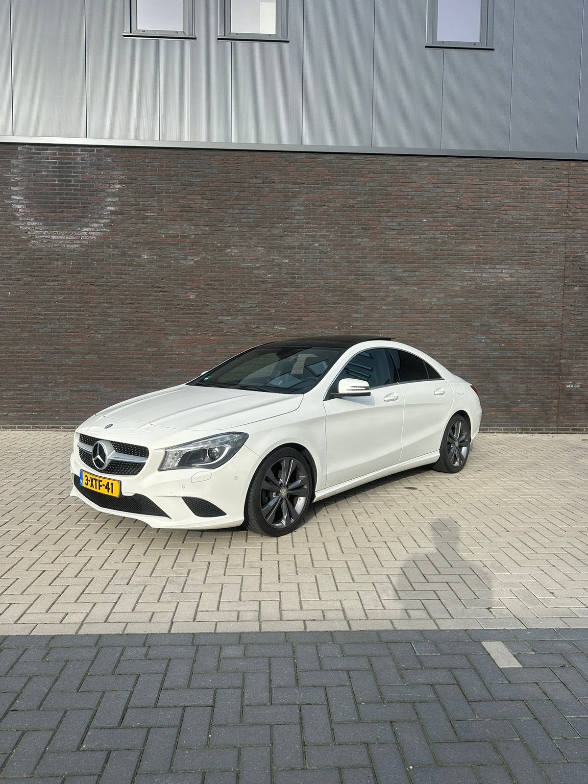 Mercedes-Benz CLA 180 Automaat Panorama dak, Zwart, 4 cilinders, 715 kg, 1200 kg