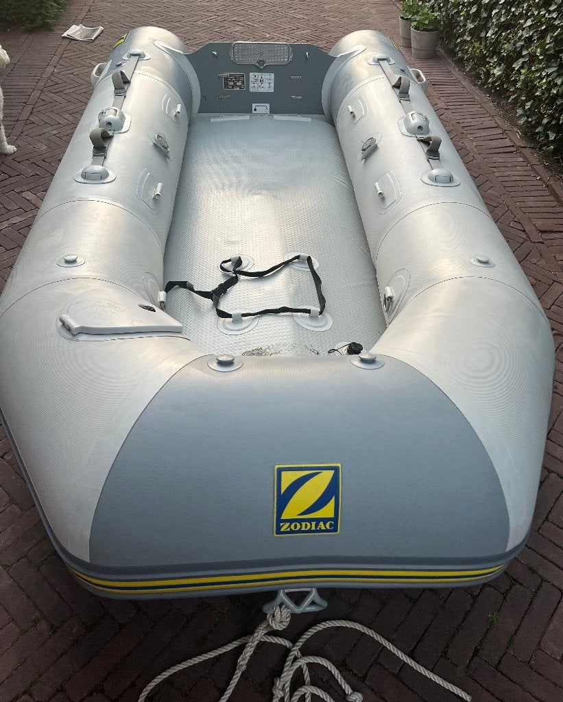 MOOIE 5 pers ZODIAC boot incl 6PK Suzuki motor!, Watersport en Boten, Rubberboten, Airdeck, Gebruikt, 6 pk, Peddels
