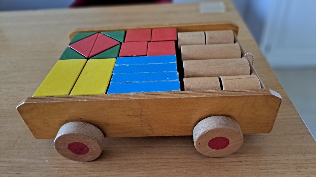 Houten blokkendoos op wielen., Ophalen, Gebruikt