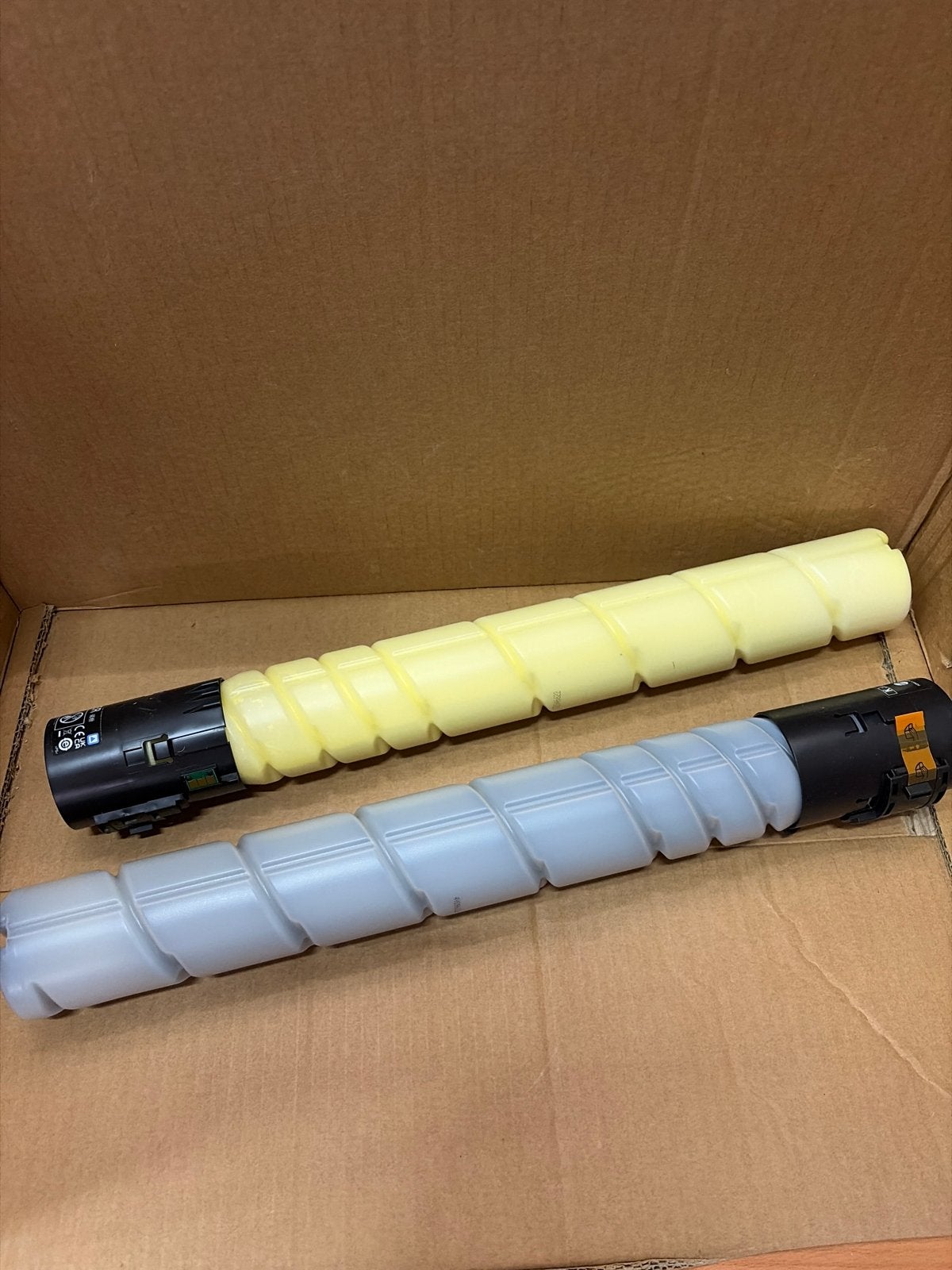 Konica Minolta Toner Cartridges - Geel en Grijs, Nieuw, Ophalen of Verzenden, Nvt, Toner