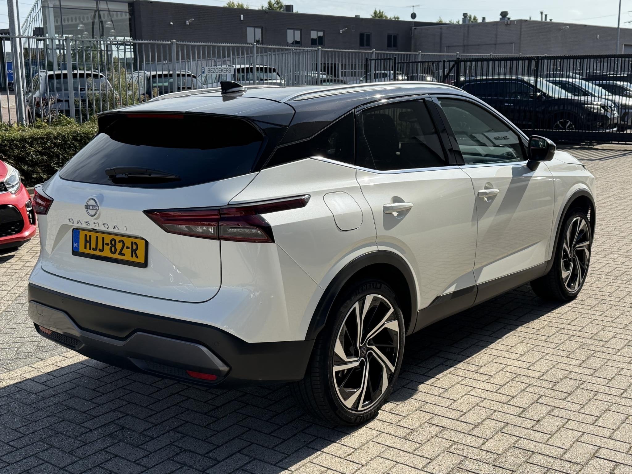 Nissan Qashqai 1.3 MHEV Xtronic Tekna Plus | BOSE | Leder |, Auto's, Met garantie (alle), Wit, Leder, Bedrijf