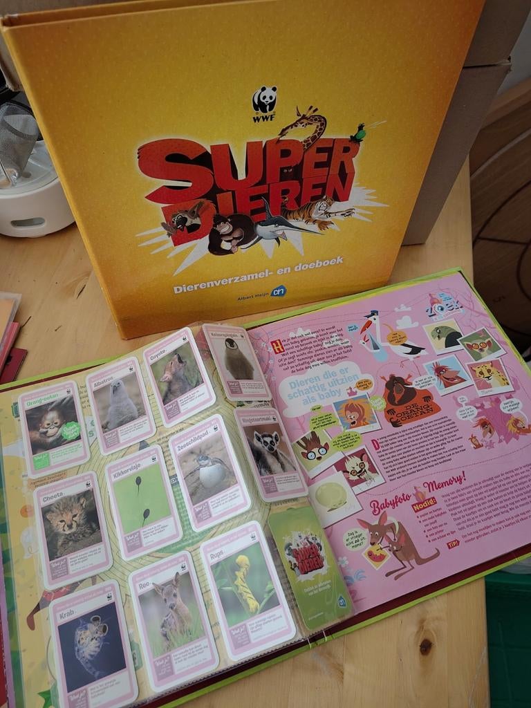 GRATIS - 2x Verzamelalbum Superdieren WWF Albert Heijn, Ophalen, Gebruikt, Overige soorten, Overige typen