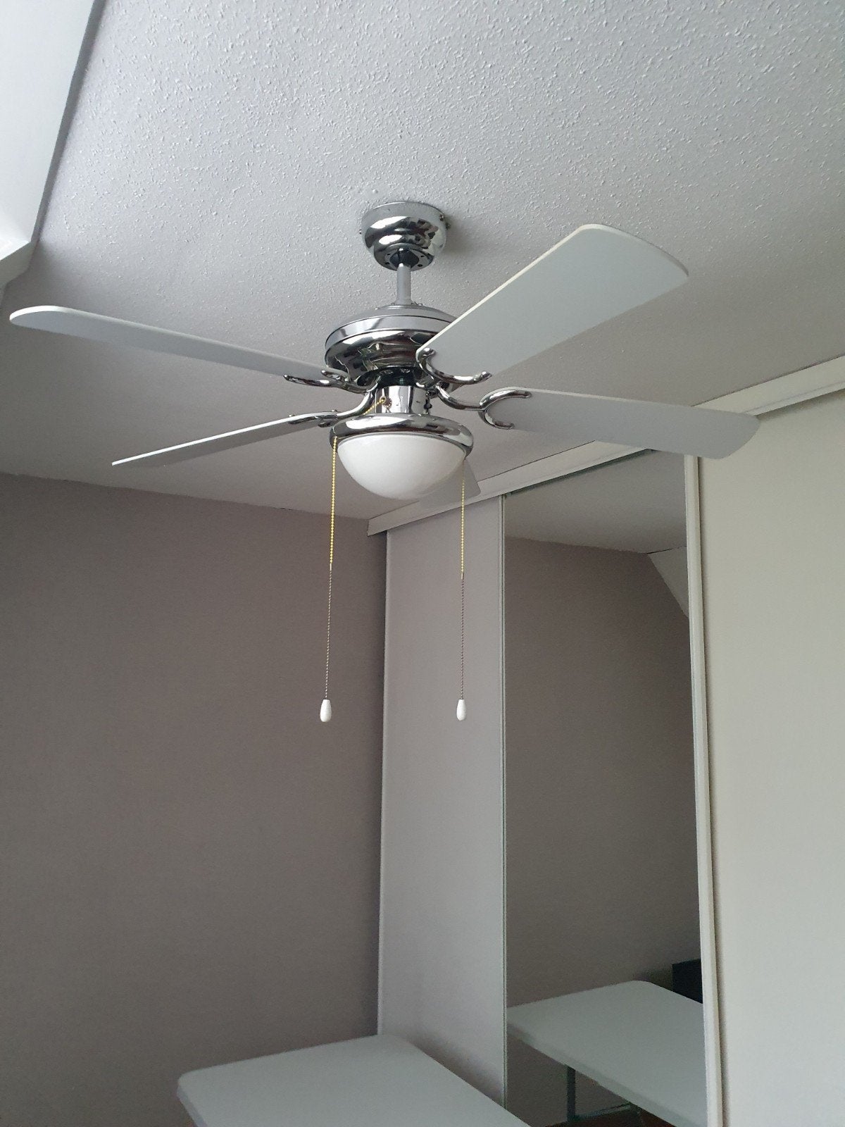 Plafondventilator met verlichting - HandsOn Milano, Ophalen, Kunststof, E27 (groot), Zo goed als nieuw