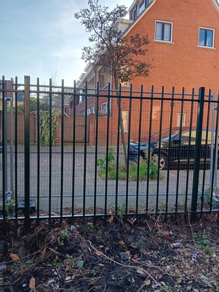 Groen hekwerk inclusief palen – ca. 19 meter, Tuin en Terras, Ophalen, Zo goed als nieuw, IJzer, Spijlenhekwerk