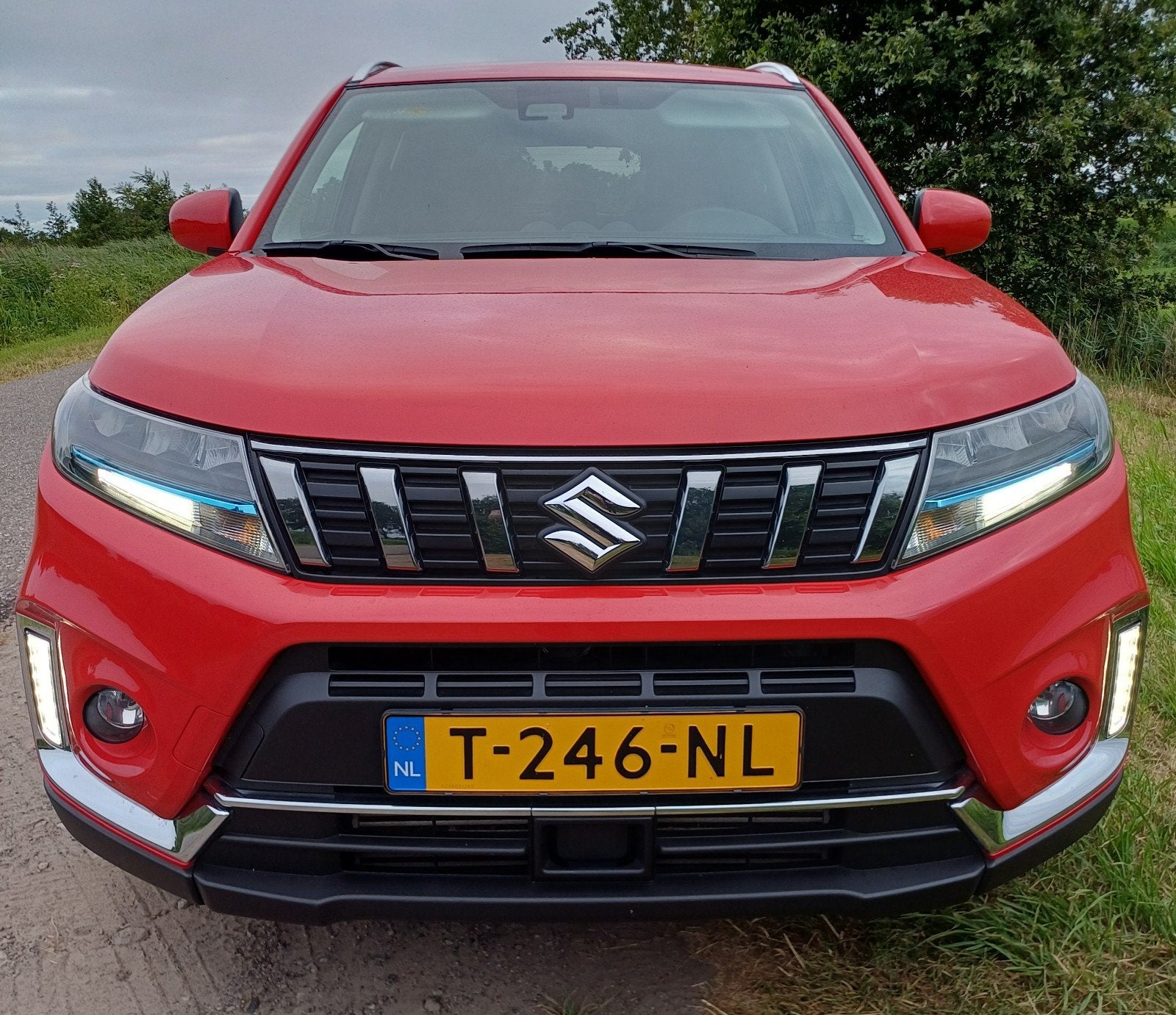 Suzuki Vitara 1.4 Boosterjet 129pk Smart Hybrid 2023 Rood, Stof, 4 cilinders, 129 pk, 49 €/maand