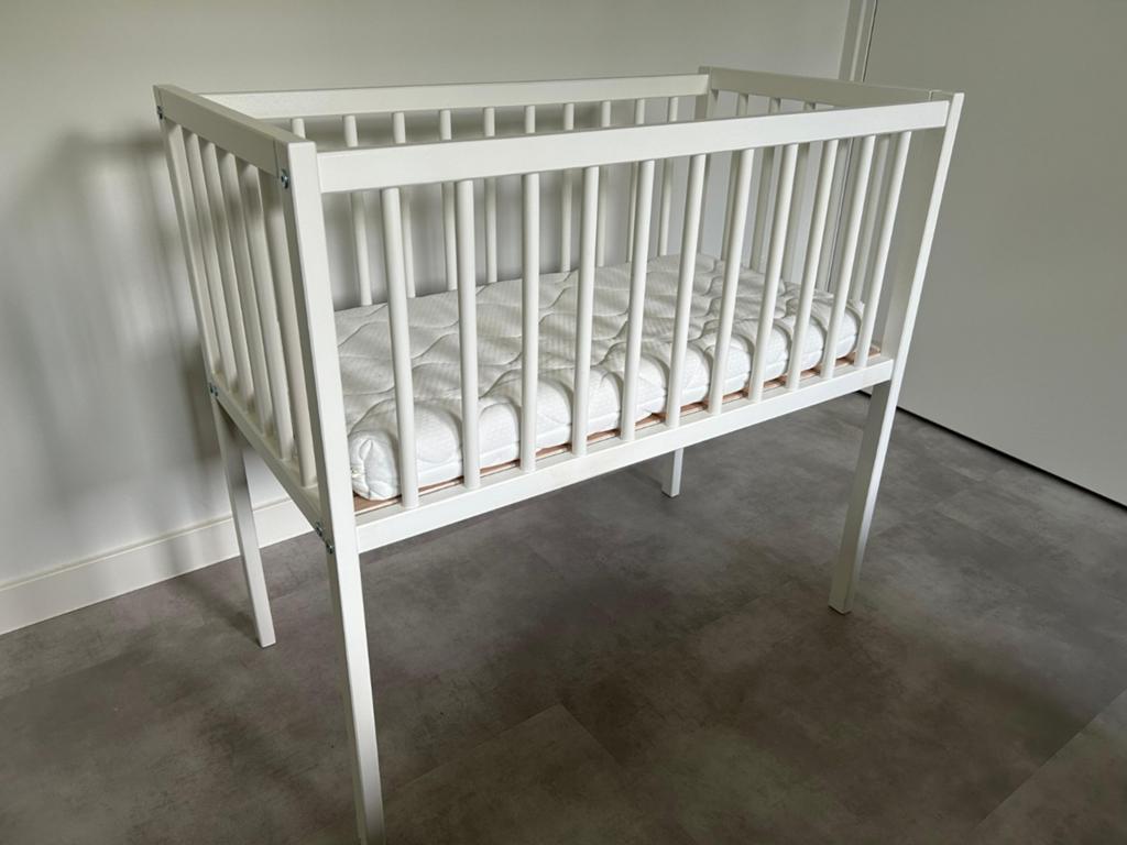 Puck co-sleeper met matras en gratis Hema matrashoes, Kinderen en Baby's, Ophalen, Zo goed als nieuw, Wieg