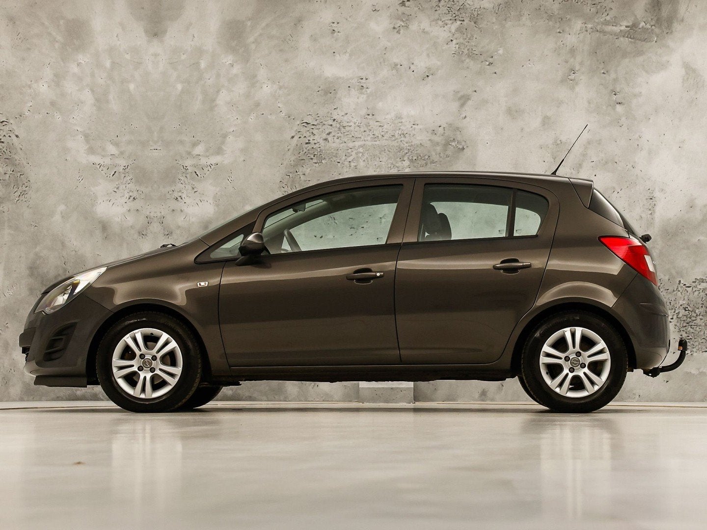 Foto 2 van Opel Corsa 1.2-16V Sport (NAP, 5 DEURS, NAVIGATIE, LM VELGEN