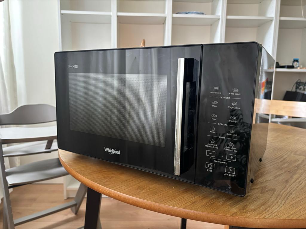 Whirlpool Cook 25 Vrijstaande Magnetron Zwart, Ophalen, Gebruikt, Magnetron, Draaiplateau