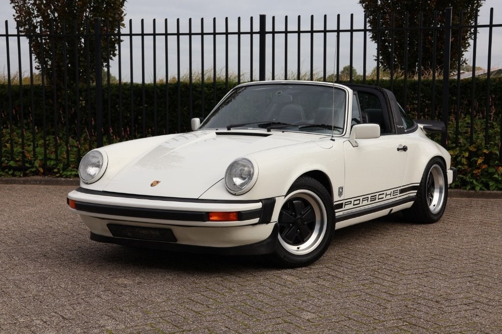 Porsche 911 SC targa, Auto's, 188 pk, Zwart, Cabriolet, Wit