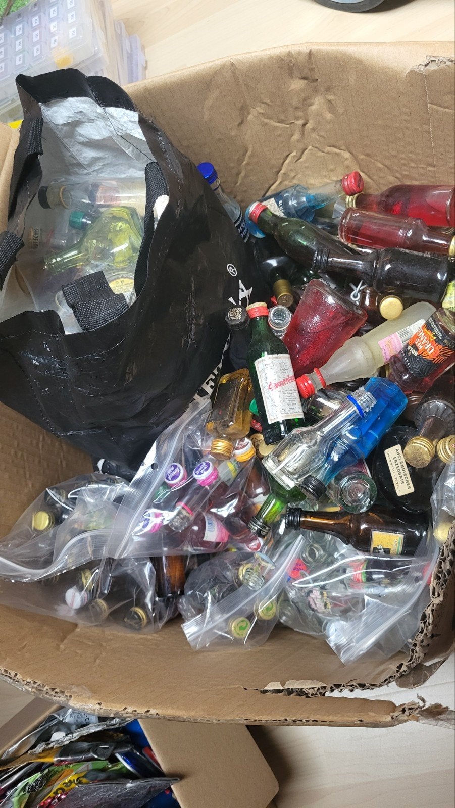 miniatuur flesjes / shotjes / kleine drank flesjes, Ophalen, Gebruikt
