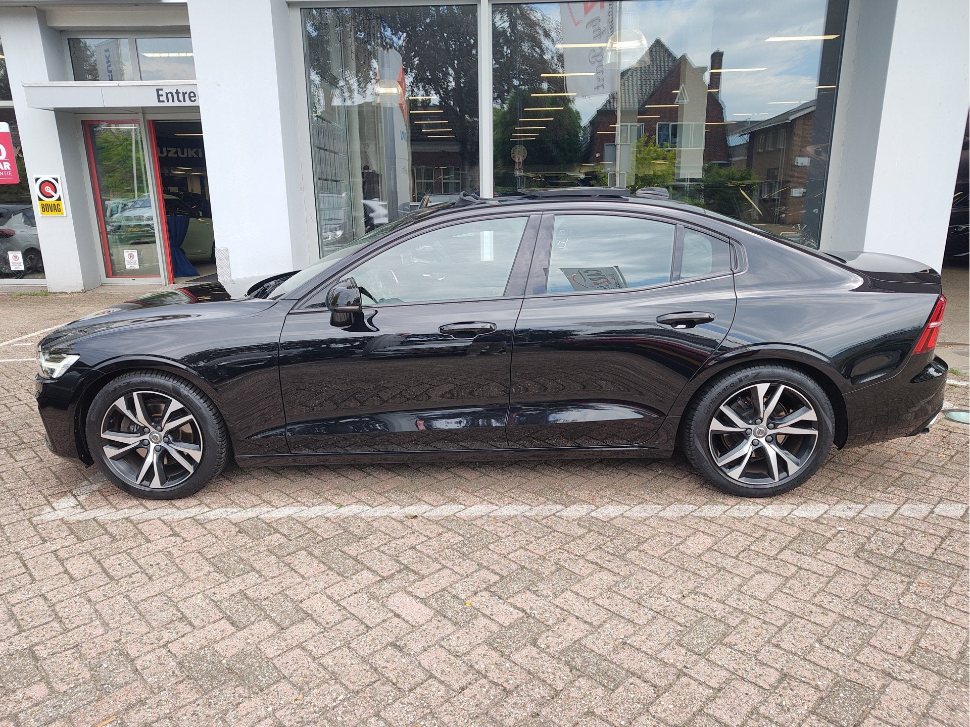 Volvo S60 2.0 T4 R-DESIGN AUTOMAAT Lederen sportstoelen | Op, Auto's, 15 km/l, Zwart, S60, Leder