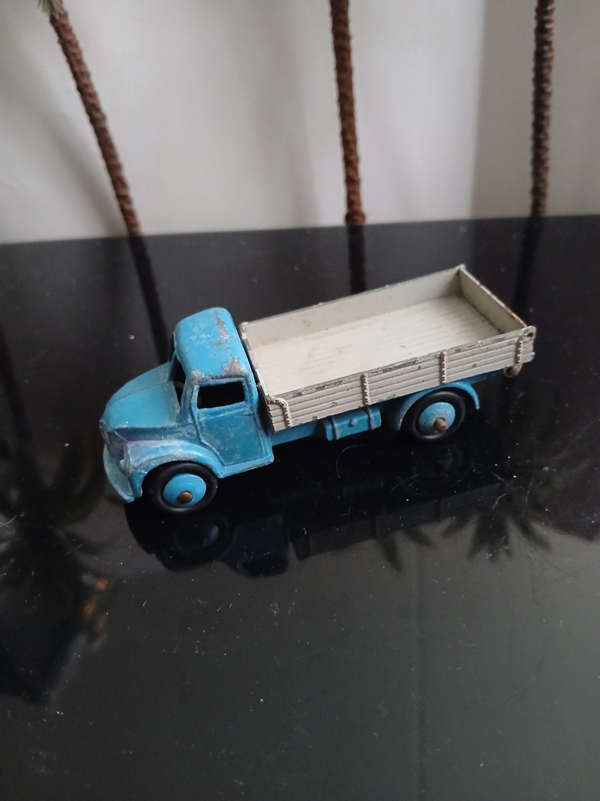 Dodge kiepwagen.  Dinky toys, opknapper, Hobby en Vrije tijd, Modelauto's | 1:43, Ophalen of Verzenden, Gebruikt, Auto, Dinky Toys