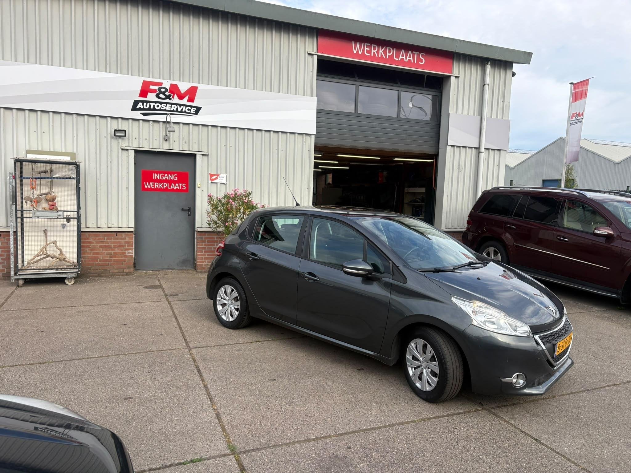 Peugeot 208 1.2 VTi Blue Lease Executive Airco, cruise, radi, Voorwielaandrijving, Euro 5, Stof, Gebruikt