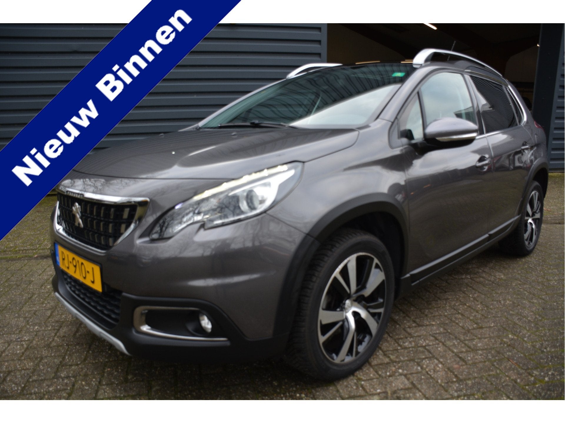 Peugeot 2008 1.2 PureTech Allure Panorama dak Trekhaak Clima, Auto's, Voorwielaandrijving, 23 km/l, Origineel Nederlands, Bedrijf