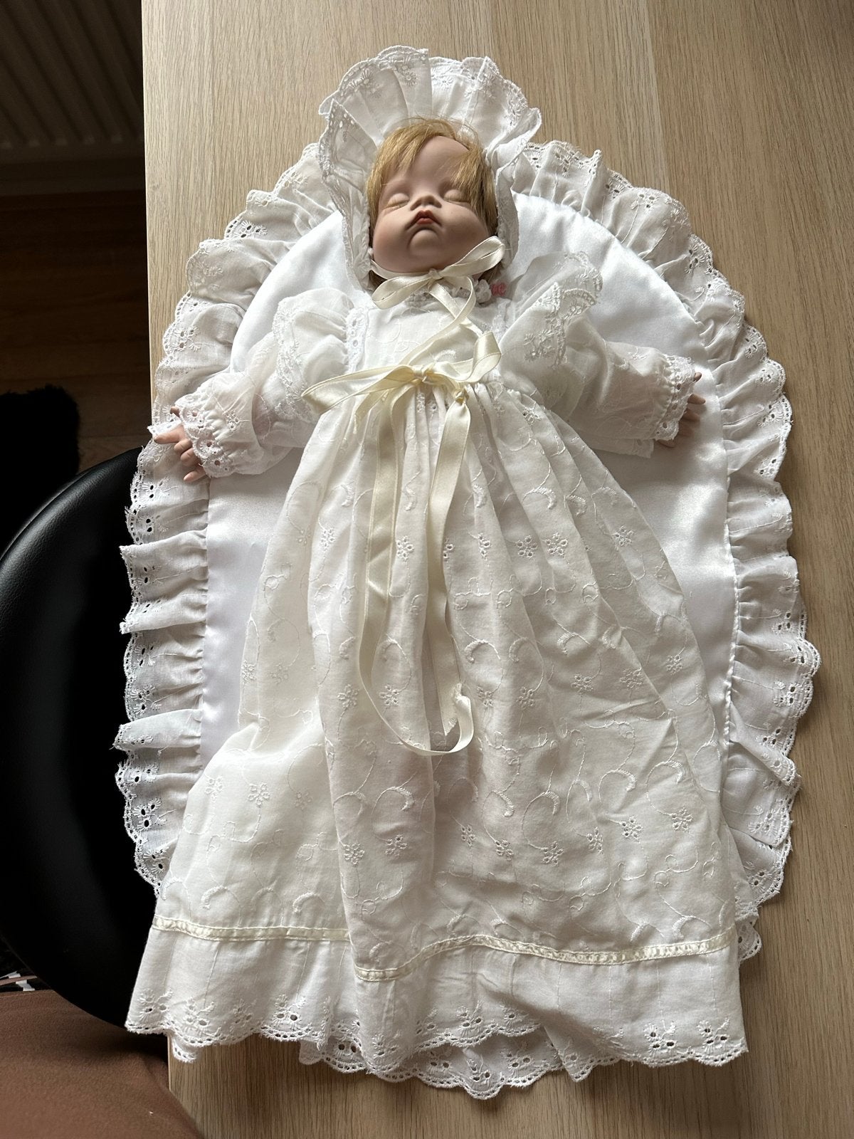 Vintage porseleinen babypop in doopjurk - Stephanie, Ophalen of Verzenden, Gebruikt, Babypop