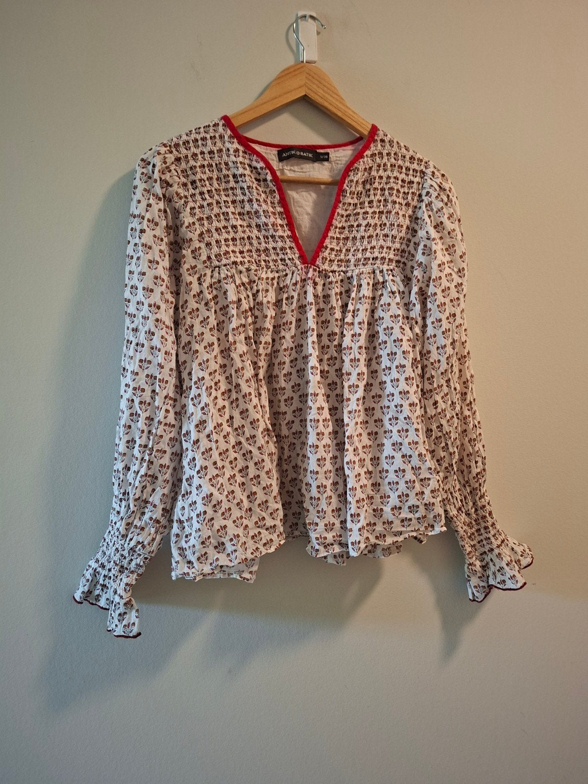 Antik Batik blouse met pofmouwen en bloemen, maat S, Kleding | Dames, Maat 38/40 (M), Meerkleurig, Ophalen of Verzenden, Gedragen