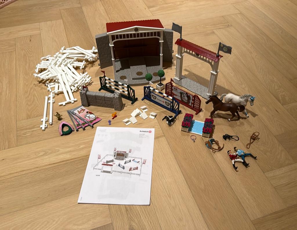 Schleich Groot wedstrijdtoernooi met paarden 42338, Ophalen of Verzenden, Zo goed als nieuw
