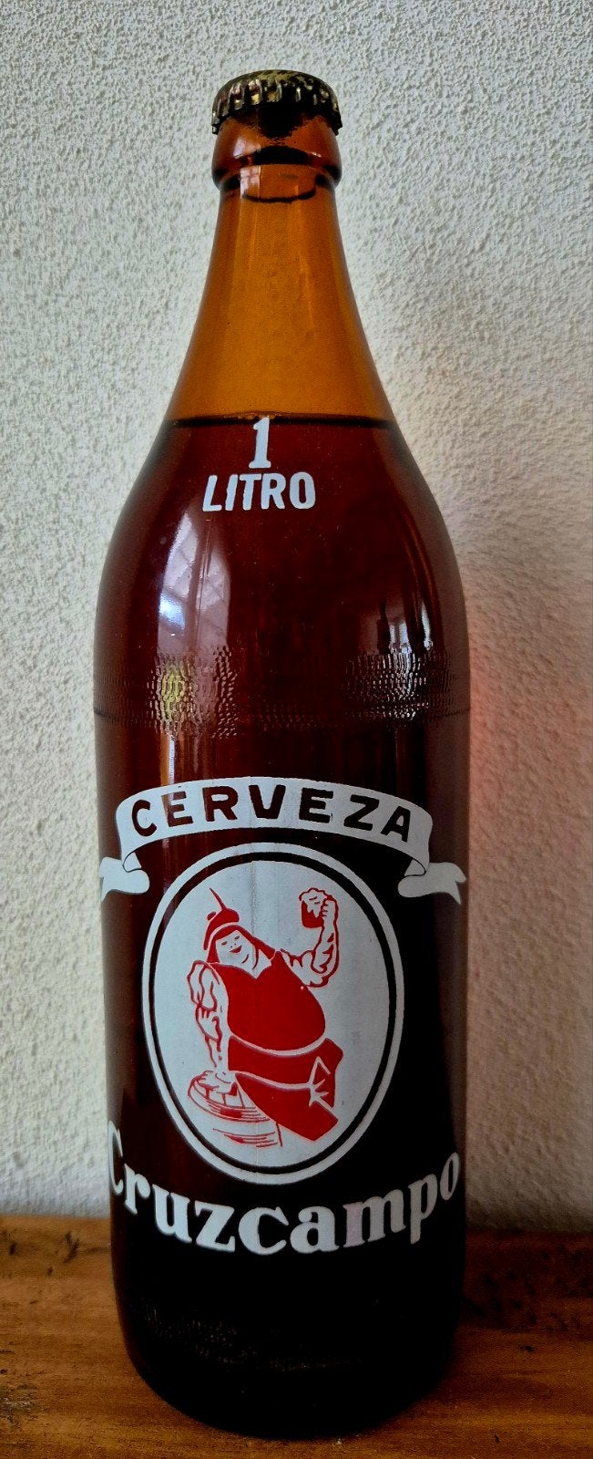 1950 ! zeefgedrukte 1-liter fles Cruzcampo-bier uit Spanje., Verzamelen, Ophalen of Verzenden, Flesje(s), Overige merken