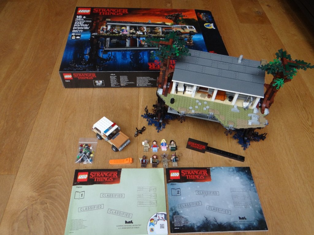 Lego 75810 Stranger Things The Upside Down compleet met doos, Overige thema's, Lego, Ophalen of Verzenden, Zo goed als nieuw