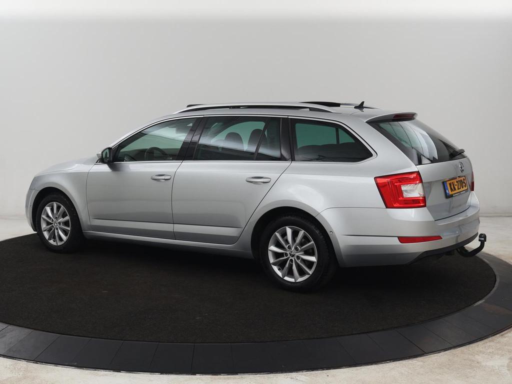 Skoda Octavia 1.0 TSI Style | Panoramadak | Stoelverwarming, Voorwielaandrijving, Stof, Gebruikt, 49 €/maand