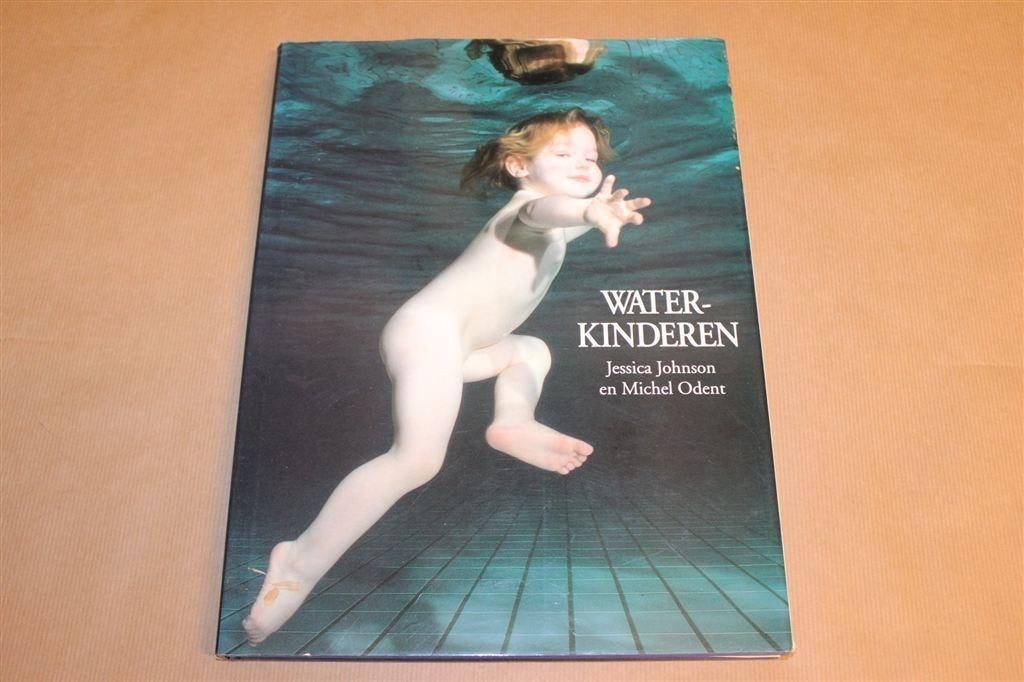 Waterkinderen — Waterbevalling & Baby Geboorte Fotoboek, Ophalen of Verzenden, Gelezen, Overige onderwerpen, Achtergrond en Informatie